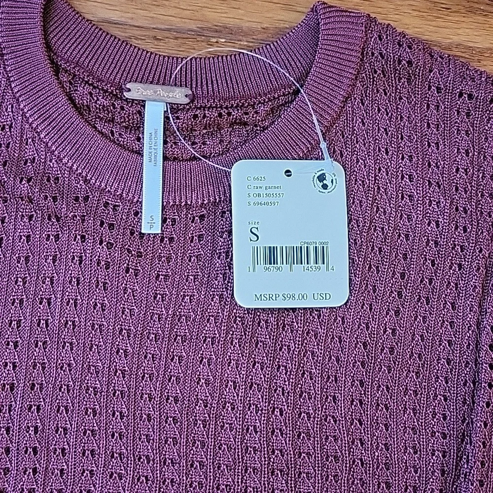 FREE PEOPLE H20 crew pullover in raw garnet sz Small